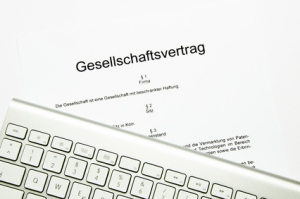 GmbH-Recht: Automatische Beendigung des Anstellungsvertrages bei Abberufung des Geschäftsführers?