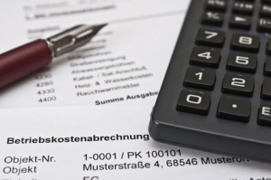 Betriebskostenabrechnung: Wann hat der Mieter ein Zurückbehaltungsrecht an den Betriebskostenvorauszahlungen? Unter welchen Voraussetzungen können die Kosten eines Wärmecontracting im laufenden Mietvertrag neu auf den Mieter umgelegt werden?